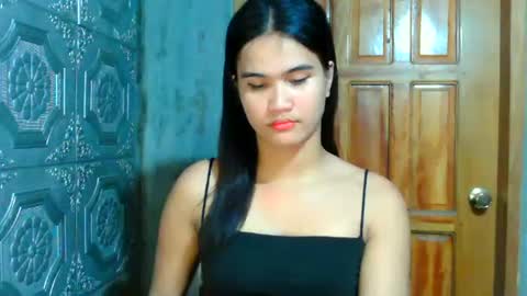 Snapshot of swettie_rhea chatting on 06/18/26, 09:14 Rhea online show from 06/18/26, 09:14