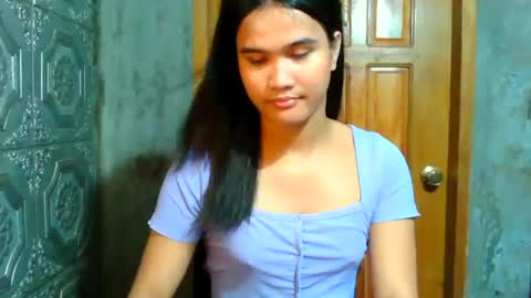Snapshot of swettie_rhea chatting on 06/20/26, 07:22 Rhea online show from 06/20/26, 07:22