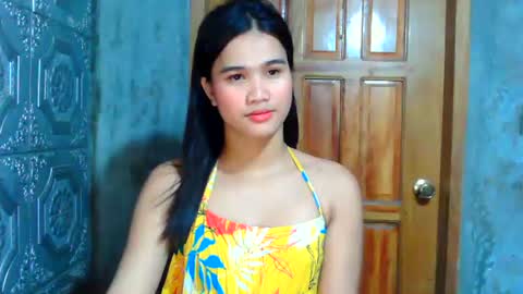 Snapshot of swettie_rhea chatting on 06/23/26, 06:17 Rhea online show from 06/23/26, 06:17