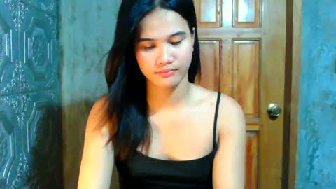 Snapshot of swettie_rhea chatting on 06/28/26, 06:30 Rhea online show from 06/28/26, 06:30
