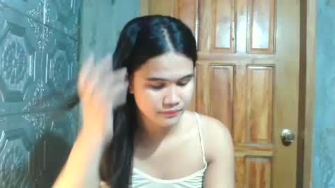 Snapshot of swettie_rhea chatting on 07/05/26, 08:27 Rhea online show from 07/05/26, 08:27