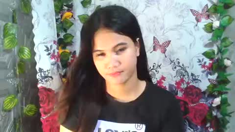 Snapshot of swettie_rhea chatting on 07/15/26, 10:31 Rhea online show from 07/15/26, 10:31