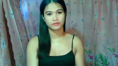 Snapshot of swettie_rhea chatting on 07/22/26, 06:27 Rhea online show from 07/22/26, 06:27