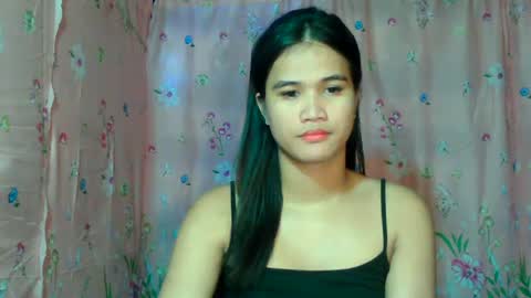 Snapshot of swettie_rhea chatting on 07/23/26, 08:01 Rhea online show from 07/23/26, 08:01