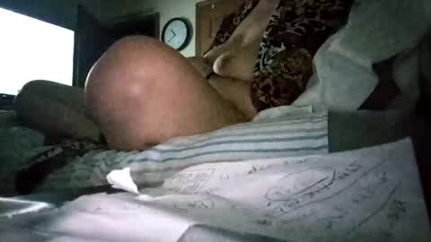 Snapshot of swollenclitneedsdad chatting on 10/04/25, 07:17 swollenclitneedsdad online show from 10/04/25, 07:17