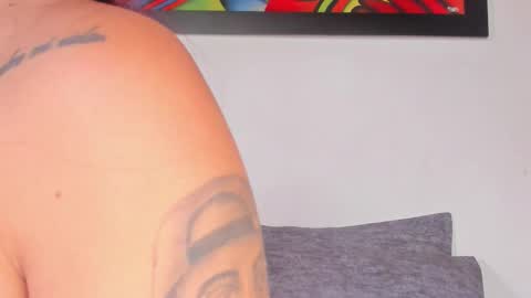 Snapshot of swtt_lilly chatting on 10/20/25, 07:03 Lilly  online show from 10/20/25, 07:03