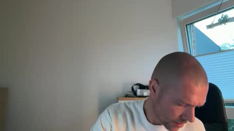 Snapshot of sx1904 chatting on 10/17/25, 04:20 sx1904 online show from 10/17/25, 04:20