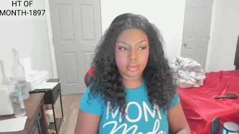 Snapshot of sxamleuy chatting on 11/18/25, 03:45 sxamleuy online show from 11/18/25, 03:45