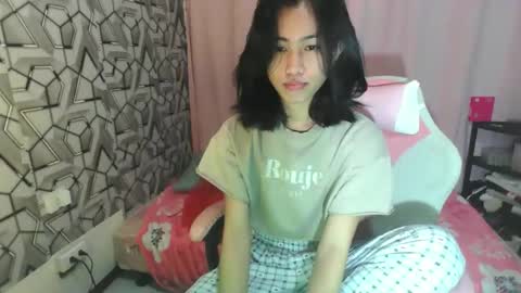 Snapshot of sydnyxox1 chatting on 05/04/26, 02:40 sydnyxox1 online show from 05/04/26, 02:40