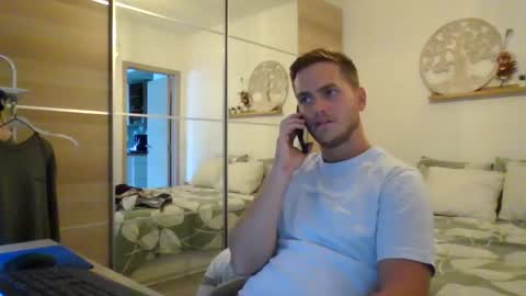 Snapshot of syl092 chatting on 09/25/25, 04:00 syl092 online show from 09/25/25, 04:00