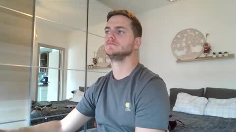 Snapshot of syl092 chatting on 10/03/25, 10:12 syl092 online show from 10/03/25, 10:12