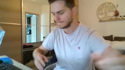 Snapshot of syl092 chatting on 10/08/25, 03:09 syl092 online show from 10/08/25, 03:09