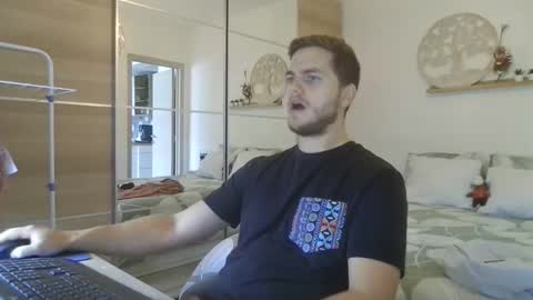 Snapshot of syl092 chatting on 10/17/25, 09:12 syl092 online show from 10/17/25, 09:12