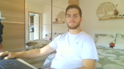 Snapshot of syl092 chatting on 10/20/25, 11:54 syl092 online show from 10/20/25, 11:54