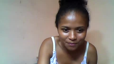 Snapshot of sylvaniah01 chatting on 05/17/26, 12:19 sylvaniah01 online show from 05/17/26, 12:19