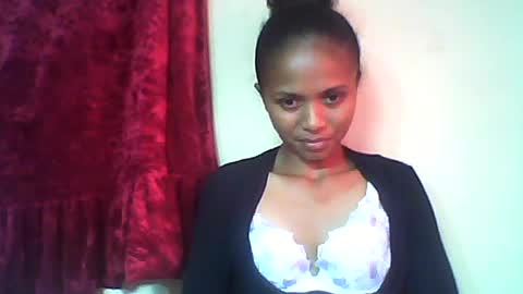 Snapshot of sylvaniah01 chatting on 05/20/26, 07:03 sylvaniah01 online show from 05/20/26, 07:03
