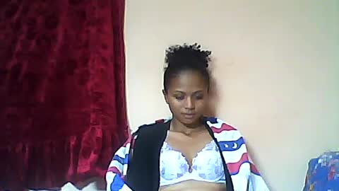 Snapshot of sylvaniah01 chatting on 05/27/26, 03:03 sylvaniah01 online show from 05/27/26, 03:03