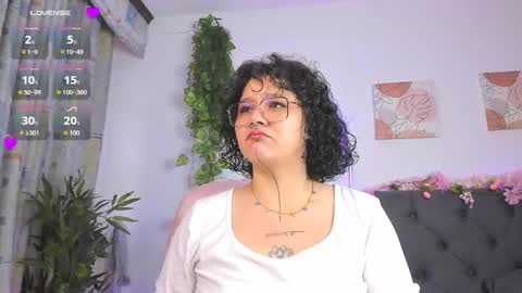 Snapshot of sylvara_bx chatting on 04/13/26, 12:43 online show from 04/13/26, 12:43