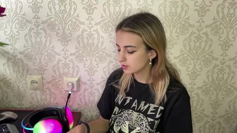 Emily online show from 06/01/26, 03:03