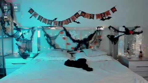 Sylvia online show from 10/19/25, 05:52