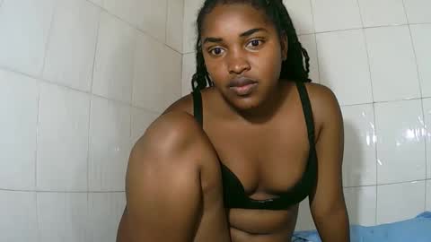 sylviasexy27 online show from 02/18/25, 12:15