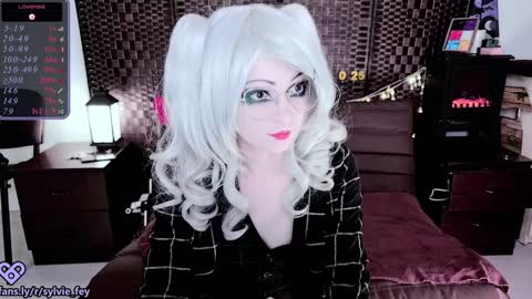 Sylvie online show from 01/10/25, 01:53