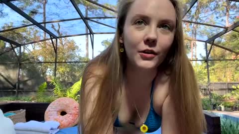 Snapshot of syndica chatting on 11/20/25, 07:46 Jennah online show from 11/20/25, 07:46