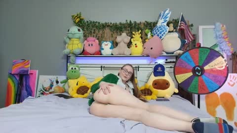 Snapshot of syndica chatting on 11/28/25, 02:36 Jennah online show from 11/28/25, 02:36