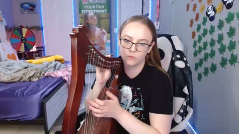 Snapshot of syndica chatting on 12/01/25, 11:10 Jennah online show from 12/01/25, 11:10