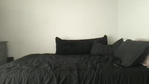 Snapshot of synn_knight chatting on 10/16/25, 10:33 Synn Knight online show from 10/16/25, 10:33