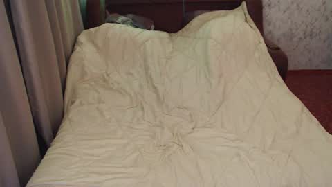 Snapshot of syrendixon chatting on 10/29/25, 05:25 SyrenDixon online show from 10/29/25, 05:25