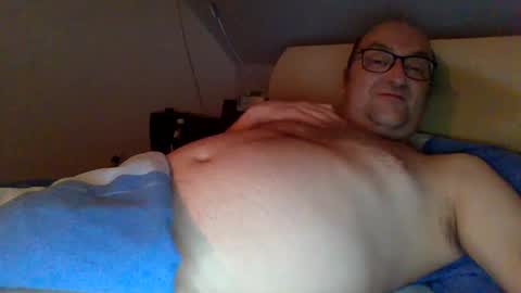 Snapshot of t0815 chatting on 01/17/25, 08:33 t0815 online show from 01/17/25, 08:33