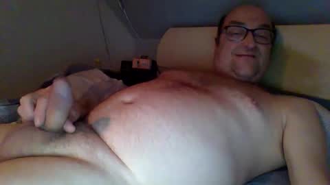 Snapshot of t0815 chatting on 02/28/25, 08:28 t0815 online show from 02/28/25, 08:28