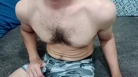 t0ny_cawk online show from 12/18/25, 09:04