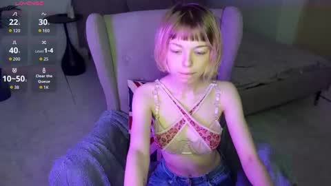 Snapshot of t1nker_bell chatting on 06/09/26, 01:28 Alice online show from 06/09/26, 01:28