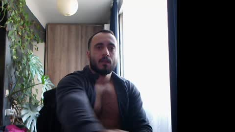 Snapshot of t_huracane chatting on 01/25/25, 12:05 Huracane online show from 01/25/25, 12:05