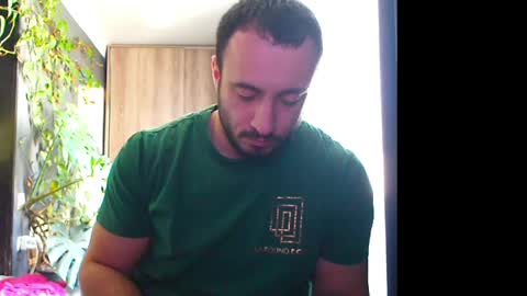 Snapshot of t_huracane chatting on 02/13/25, 08:06 Huracane online show from 02/13/25, 08:06