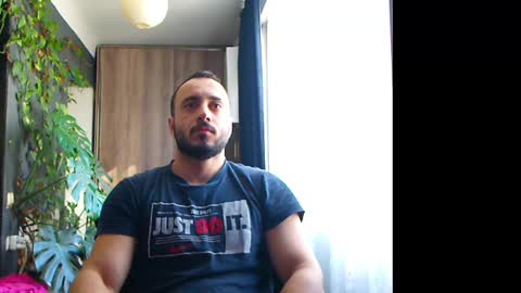 Snapshot of t_huracane chatting on 02/27/25, 06:07 Huracane online show from 02/27/25, 06:07