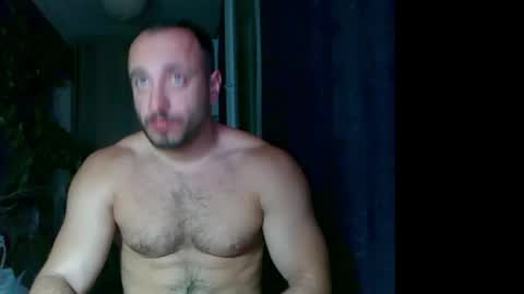 Snapshot of t_huracane chatting on 09/22/25, 05:04 Huracane online show from 09/22/25, 05:04