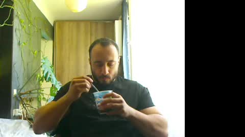 Snapshot of t_huracane chatting on 05/07/26, 07:25 Huracane online show from 05/07/26, 07:25