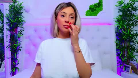 Snapshot of taahiraarabian chatting on 11/10/25, 03:00 Arianna online show from 11/10/25, 03:00