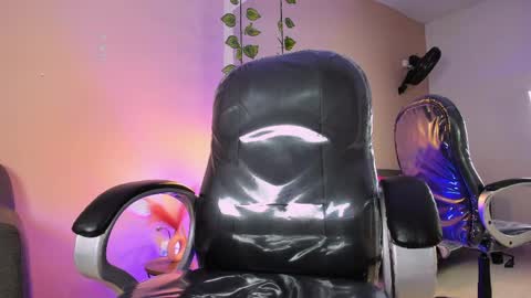 Snapshot of tahra_ chatting on 06/05/26, 09:42 Tahra online show from 06/05/26, 09:42