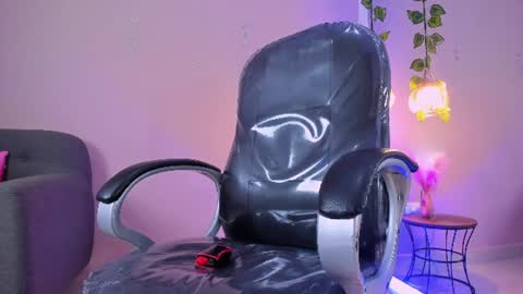 Snapshot of tahra_ chatting on 06/11/26, 12:32 Tahra online show from 06/11/26, 12:32