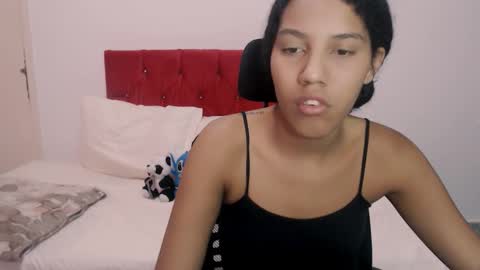 Tainara online show from 10/13/25, 07:14