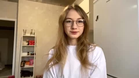 Tessa online show from 12/01/25, 08:08