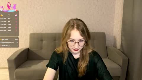 Snapshot of tainastoa chatting on 01/13/26, 12:32 Tessa online show from 01/13/26, 12:32