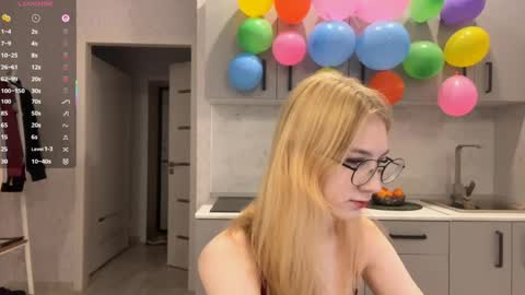 Snapshot of tainastoa chatting on 04/05/26, 12:24 Tessa online show from 04/05/26, 12:24