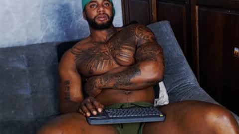 Snapshot of tairontucke chatting on 01/09/25, 01:29 Tairon Tucke online show from 01/09/25, 01:29