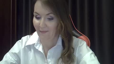 taisialucky77 online show from 10/21/25, 05:24