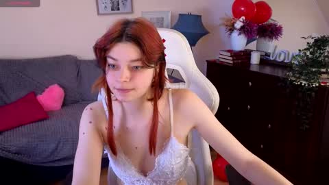 Snapshot of taissa_farmiga chatting on 02/19/25, 06:11 Lizzy online show from 02/19/25, 06:11